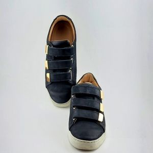 Aldo womens comfort shoe with gold accents 8.5